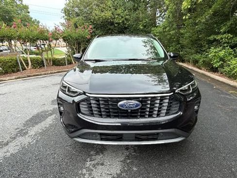 Certified 2024 Ford Escape Platinum AWD/4WD image 2