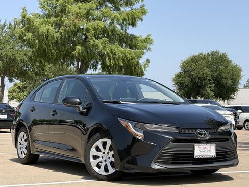 Used 2023 Toyota Corolla LE FWD image 2