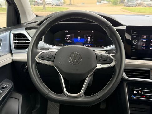 Used 2025 Volkswagen Taos SE FWD image 28