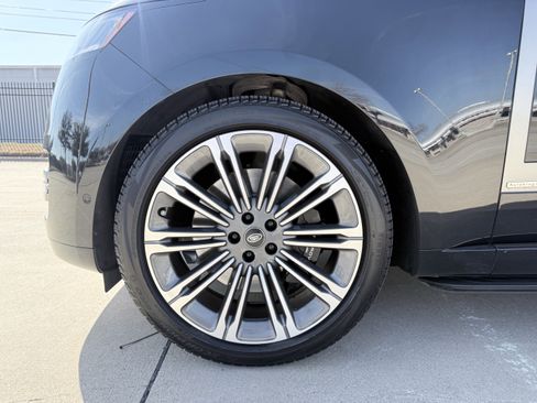 Used 2023 Land Rover Range Rover Long Wheelbase Autobiography image 23