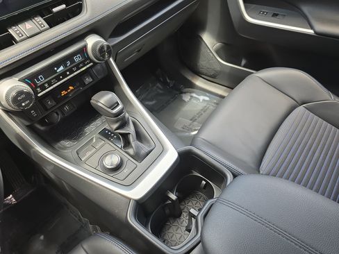 Used 2025 Toyota RAV4 XSE AWD/4WD image 23