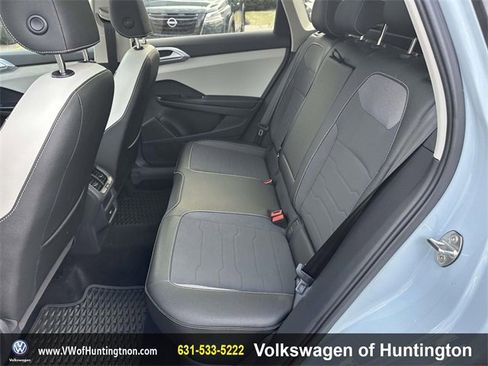 Certified 2025 Volkswagen Taos SE w/ Panoramic Sunroof Package image 19