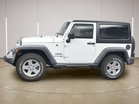 Used 2018 Jeep Wrangler Sport AWD/4WD image 4