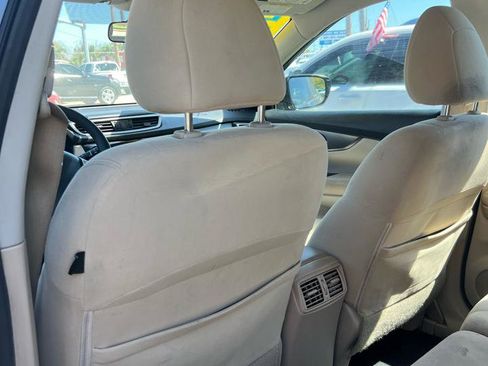 Used 2016 Nissan Rogue S image 4