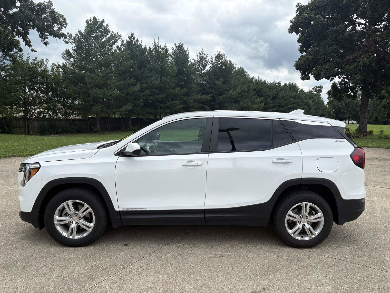 Used 2024 GMC Terrain SLE AWD/4WD image 19