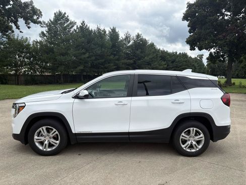 Used 2024 GMC Terrain SLE AWD/4WD image 19