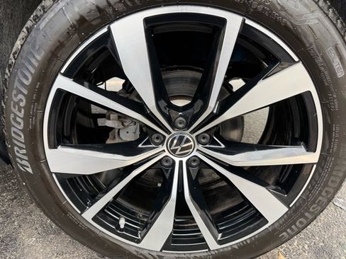 Used 2024 Volkswagen Atlas Cross Sport SEL Premium R-Line image 8