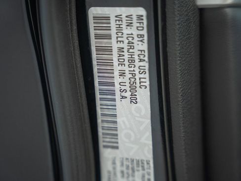 Used 2023 Jeep Grand Cherokee Limited w/ Black Appearance Package AWD/4WD image 42