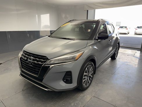 Used 2024 Nissan Kicks SR w/ SR Premium Package image 9