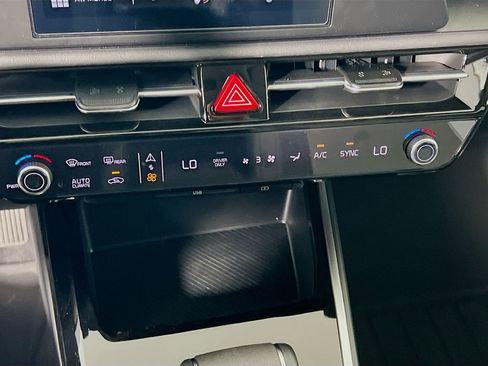 New 2026 Kia Niro LX FWD image 13
