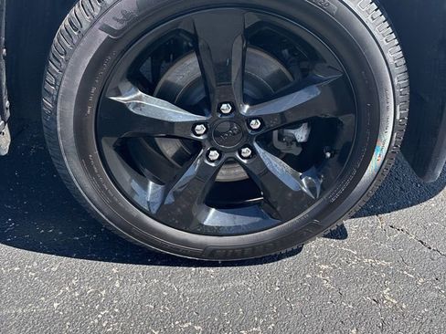 Used 2023 Jeep Grand Cherokee L Limited w/ Luxury Tech Group II image 12