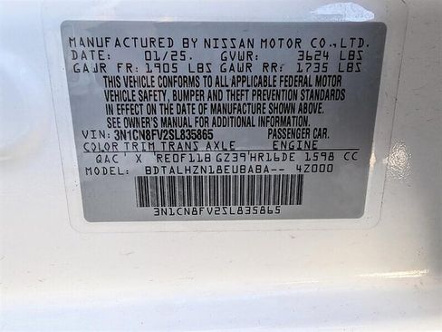 Used 2025 Nissan Versa SR FWD image 33