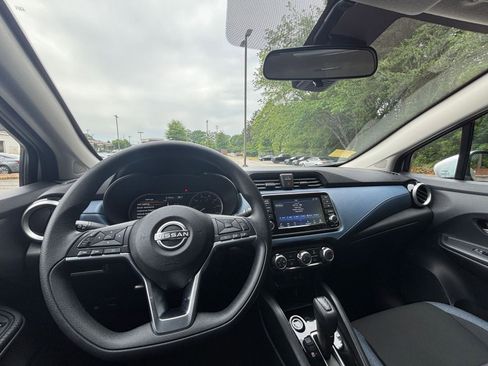 Used 2025 Nissan Versa SV FWD image 33
