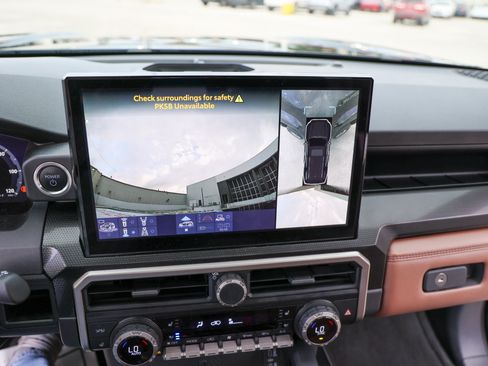 Used 2025 Toyota 4Runner Limited AWD/4WD image 24
