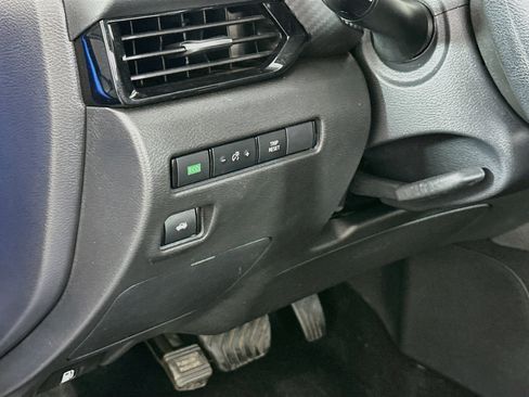 Used 2023 Nissan Sentra SV FWD image 17