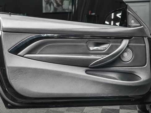 Used 2016 BMW M4 Convertible image 32