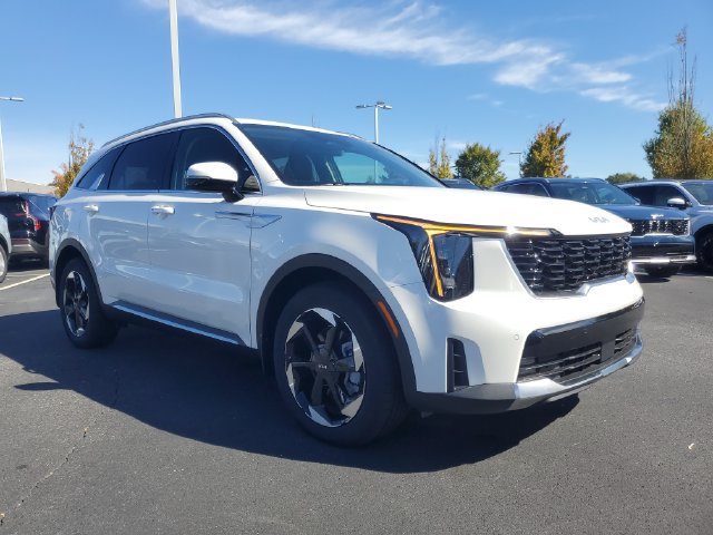 Used 2025 Kia Sorento EX AWD/4WD image 3