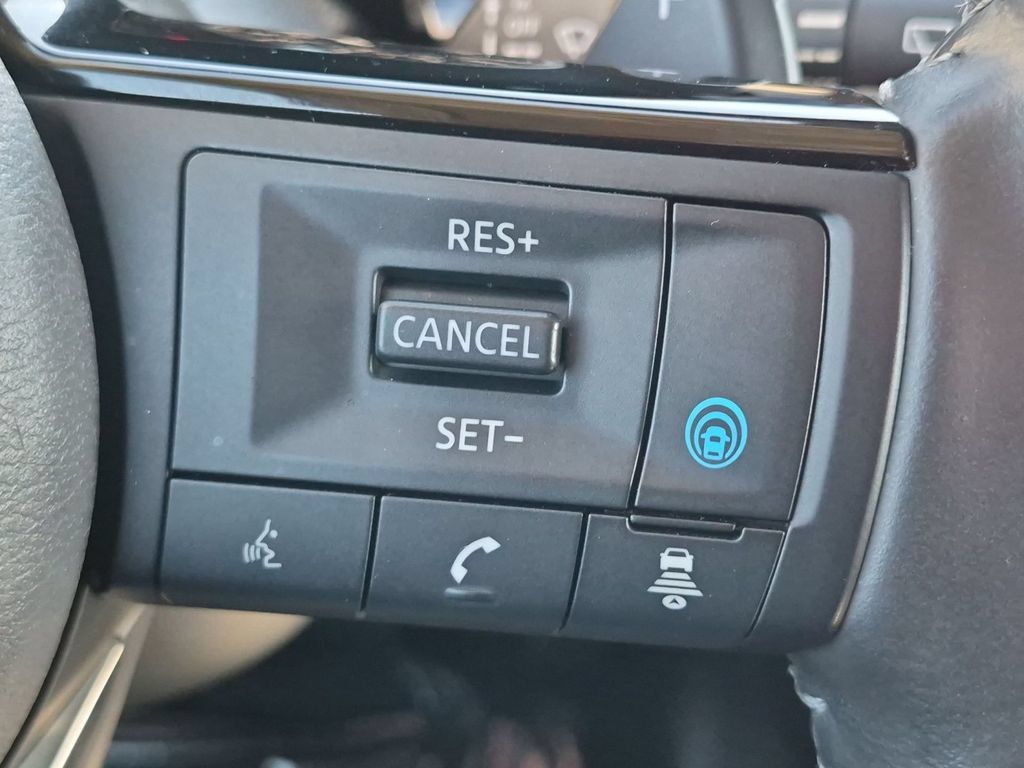Used 2025 Nissan Pathfinder SL AWD/4WD image 19