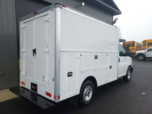 Used 2017 GMC Savana 3500 image 7