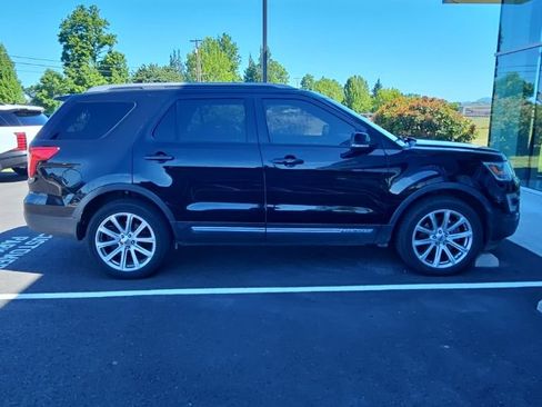 Used 2017 Ford Explorer XLT w/ Class II Trailer Tow Package AWD/4WD image 4