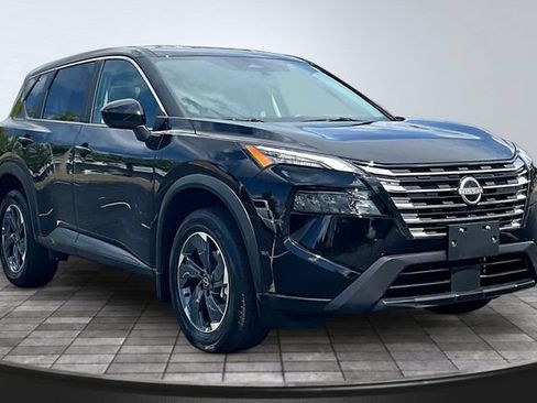 Used 2026 Nissan Rogue SV FWD image 3