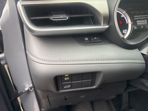 Used 2025 Toyota Highlander XLE image 26