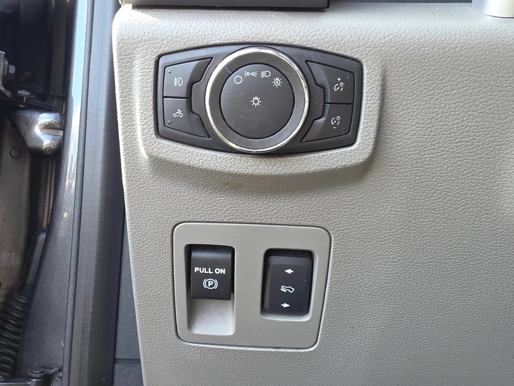 Used 2015 Ford F150 XLT w/ Equipment Group 302A Luxury AWD/4WD image 27
