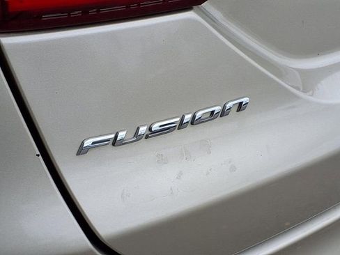 Used 2017 Ford Fusion SE FWD image 9