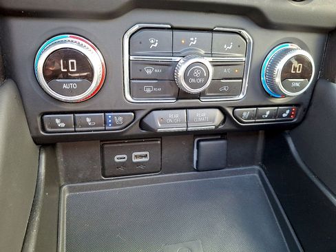 Used 2023 GMC Yukon XL AT4 w/ AT4 Premium Plus Package AWD/4WD image 19