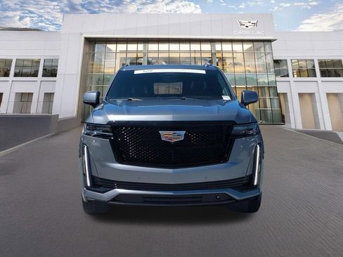 Certified 2022 Cadillac Escalade ESV Sport Platinum w/ Heavy-Duty Trailer Package AWD/4WD image 2