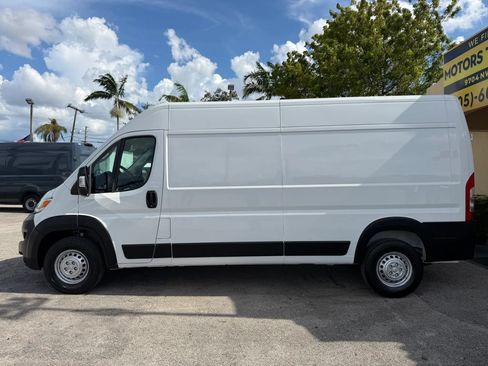 Used 2024 RAM ProMaster 2500 w/ Convenience Group FWD image 2