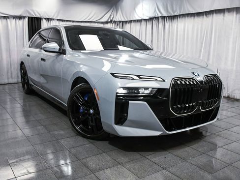 Used 2024 BMW i7 xDrive60 image 8