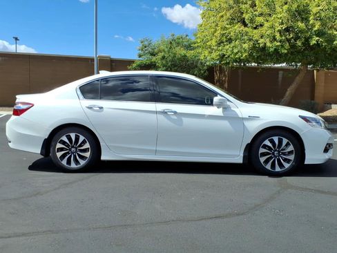 Used 2017 Honda Accord Touring image 8