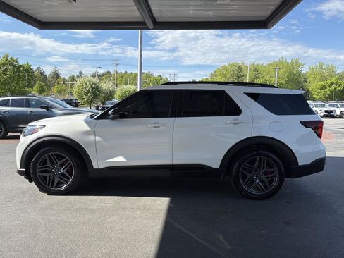 Used 2025 Ford Explorer ST w/ Sun And Sound Package AWD/4WD image 4