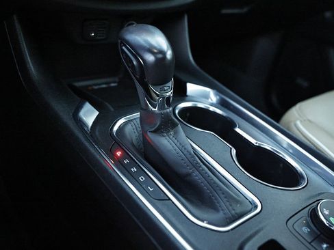 Used 2022 Chevrolet Traverse Premier image 22