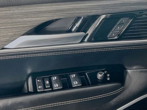 Used 2024 Jeep Wagoneer L Series III w/ Premium Group I AWD/4WD image 19