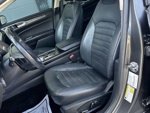 Used 2018 Ford Fusion SE w/ Fusion SE Technology Package FWD image 6