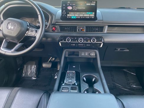 Used 2024 Honda Pilot EX-L image 11