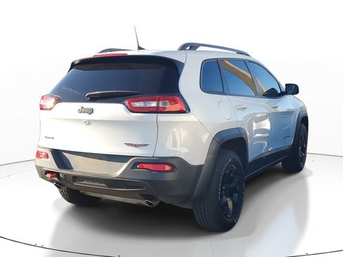 Used 2017 Jeep Cherokee Trailhawk image 6