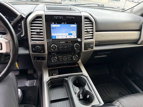 Used 2017 Ford F250 Lariat w/ Lariat Value Package AWD/4WD image 11
