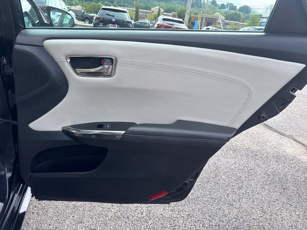 Used 2016 Toyota Avalon XLE Premium FWD image 33