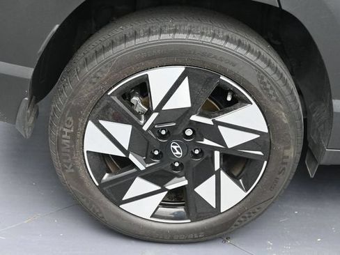 Used 2024 Hyundai Kona SEL AWD/4WD image 5