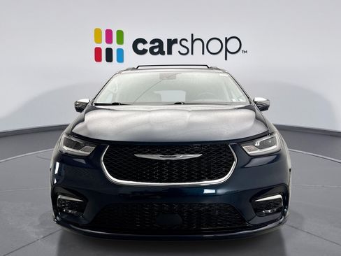 Used 2022 Chrysler Pacifica Limited AWD/4WD image 8