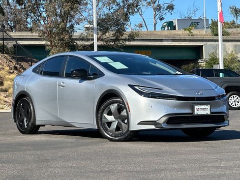 Used 2025 Toyota Prius Plug-In Hybrid image 8