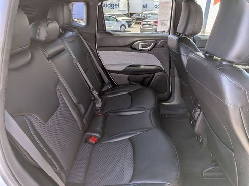 Used 2025 Jeep Compass Latitude w/ Sun & Sound Group AWD/4WD image 29