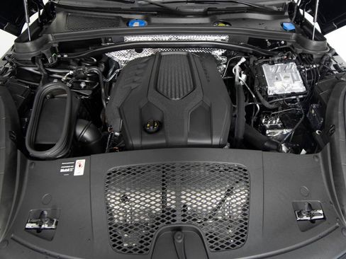 New 2026 Porsche Macan Turbo AWD/4WD image 39