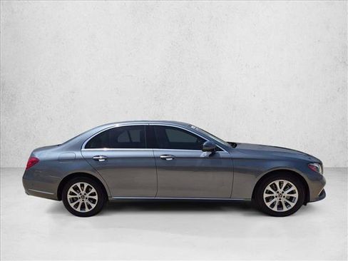 Used 2019 Mercedes-Benz E 300 image 4