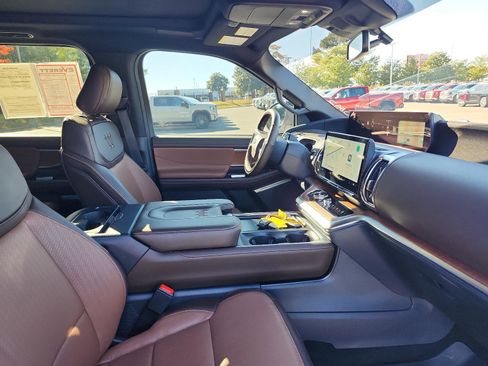 Used 2025 Ford Expedition Max King Ranch image 9