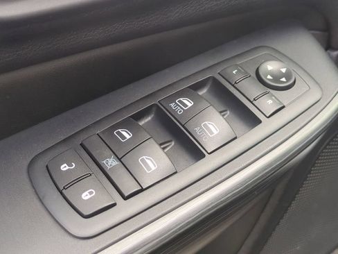 Used 2016 Jeep Cherokee Trailhawk w/ Comfort/Convenience Group AWD/4WD image 12