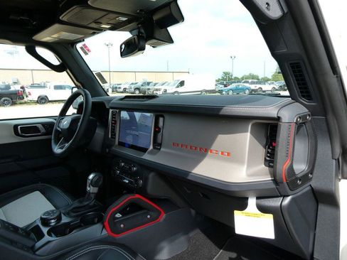 New 2026 Ford Bronco Outer Banks w/ Sasquatch Package AWD/4WD image 11